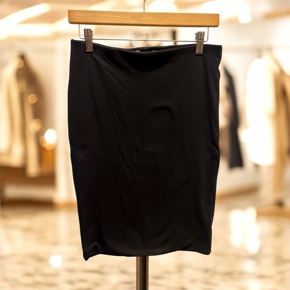 H&M Dresses & Skirts - H&M Classic Black Pencil Skirt